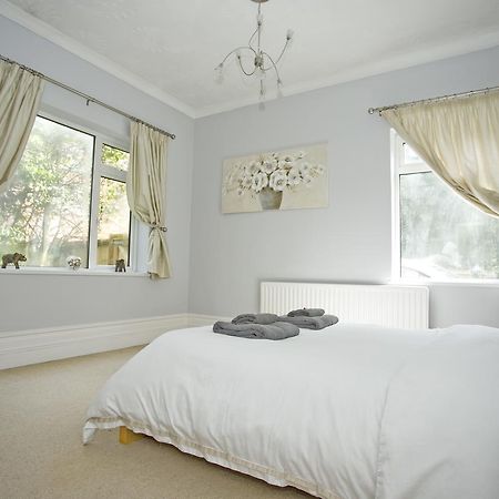 Large 2 bedroom Apt - Near Beach - Free parking Bournemouth Buitenkant foto