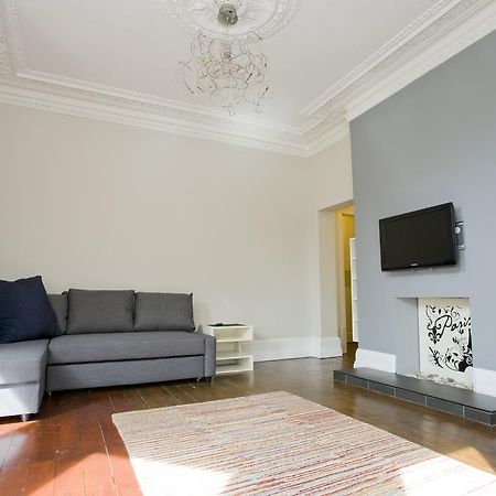Large 2 bedroom Apt - Near Beach - Free parking Bournemouth Buitenkant foto