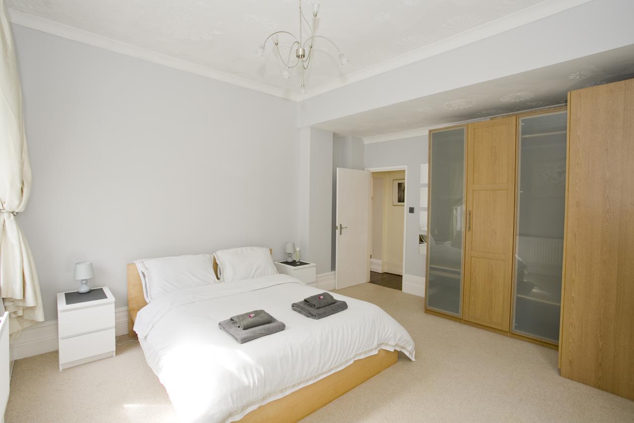 Large 2 bedroom Apt - Near Beach - Free parking Bournemouth Buitenkant foto