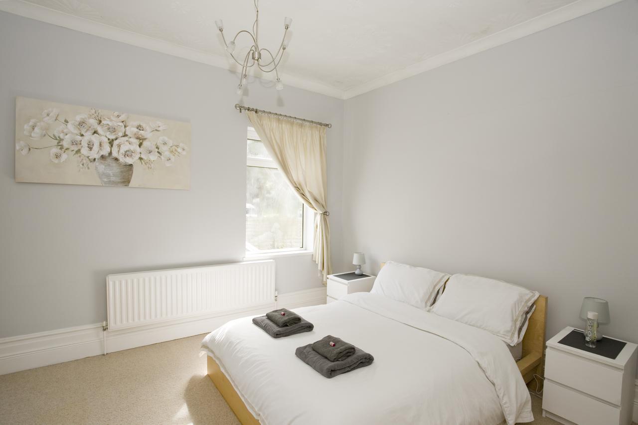 Large 2 bedroom Apt - Near Beach - Free parking Bournemouth Buitenkant foto