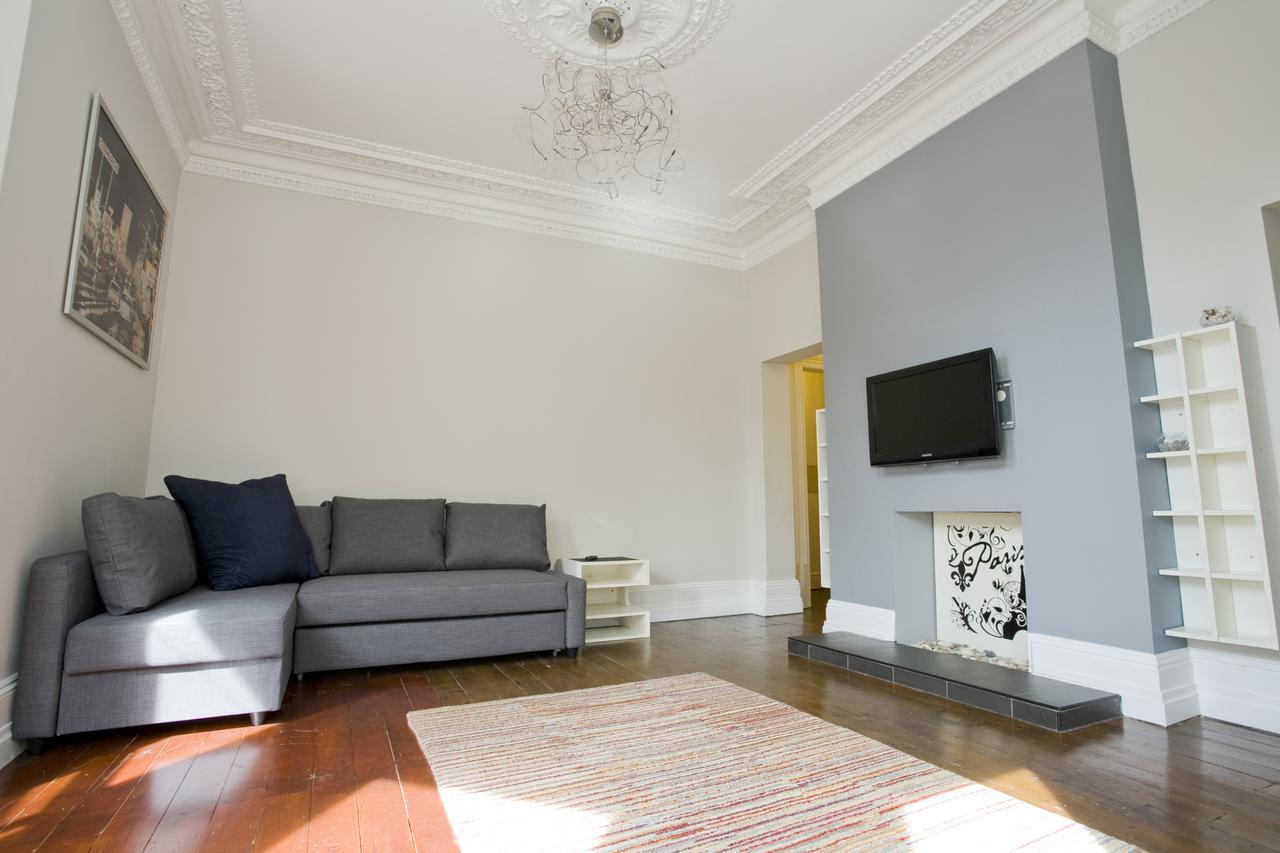 Large 2 bedroom Apt - Near Beach - Free parking Bournemouth Buitenkant foto