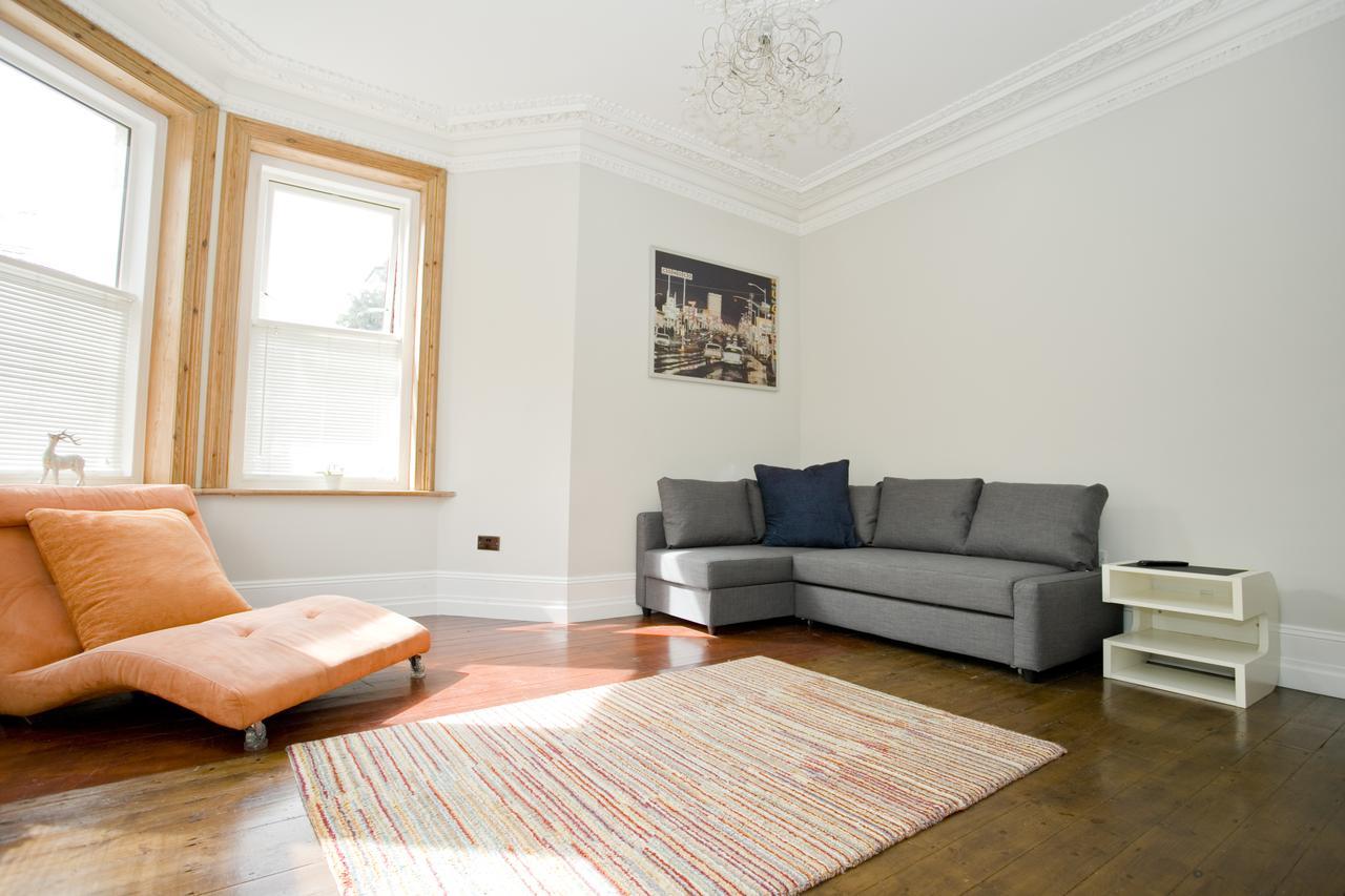 Large 2 bedroom Apt - Near Beach - Free parking Bournemouth Buitenkant foto