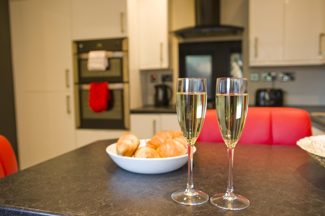 Large 2 bedroom Apt - Near Beach - Free parking Bournemouth Buitenkant foto